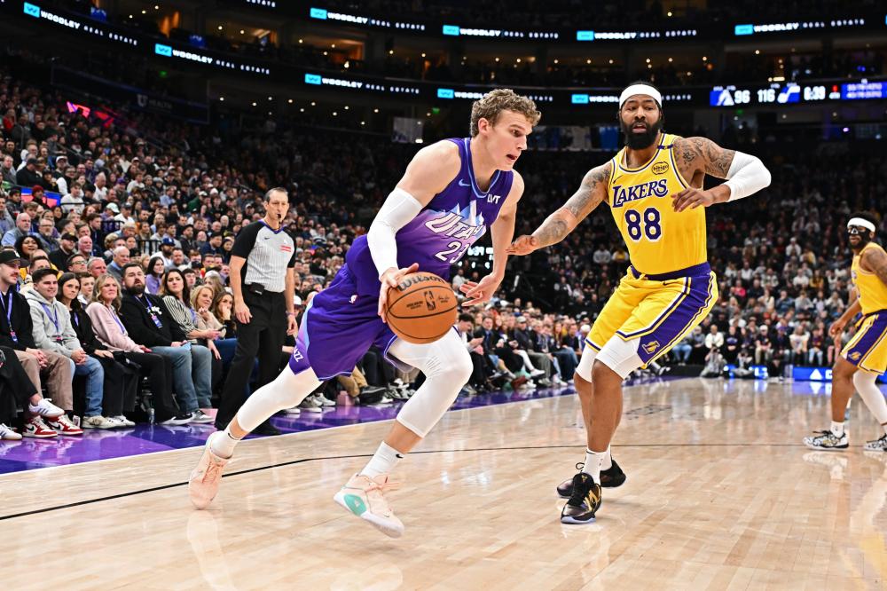 成亮相并首 成亮相并首