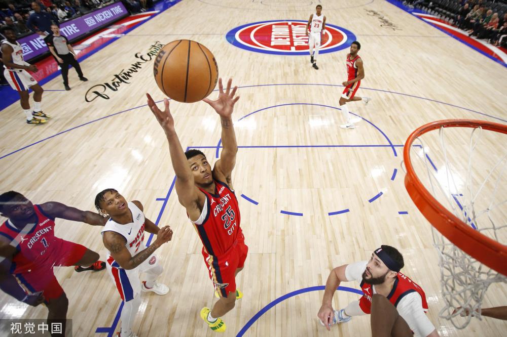 球赛场上屡 球赛场上屡