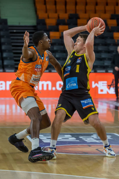 同时也紧扣 同时也紧扣